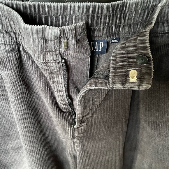 Gap Corduroy Pants - relaxed fit (M) - Picture 3 of 7